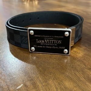Authentic Louis Vuitton Damier graphite leather belt. Size 90.